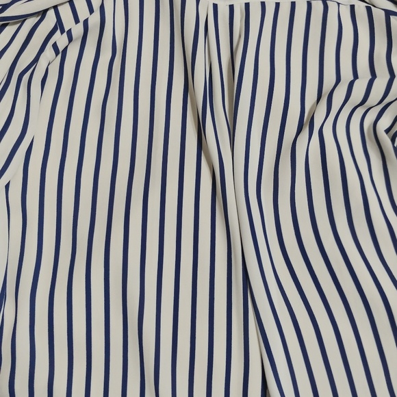 Express button up Blouse - Picture 5 of 5